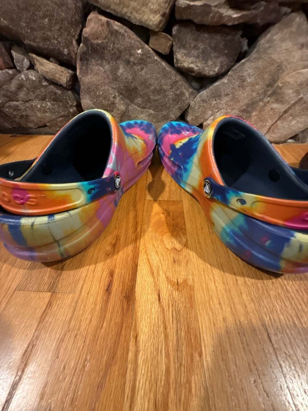 Crocs Unisex Bistro Tie Dye Graphic Slip-Resistant Work Clogs - Picture 6 of 9